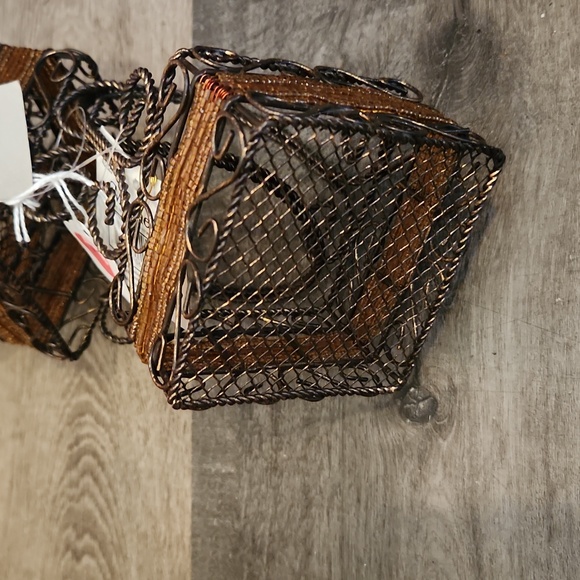 4 Metal Trinket Baskets '$5 Add on' - Picture 3 of 3